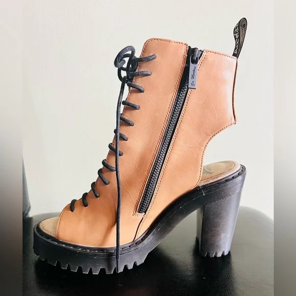 Dr. Martens Carmelita Lace-Up Heeled Boots Sz 6 - Picture 6 of 10